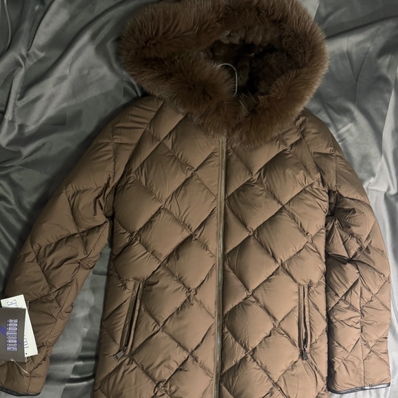 Luxury Winter Puffer & Coat – Brand New - Picture 2 of 6